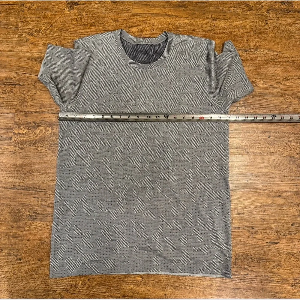 Lululemon Gray Metal Vent‎ Tech Digital Camo Gym Run Performance T Shirt Men's M
